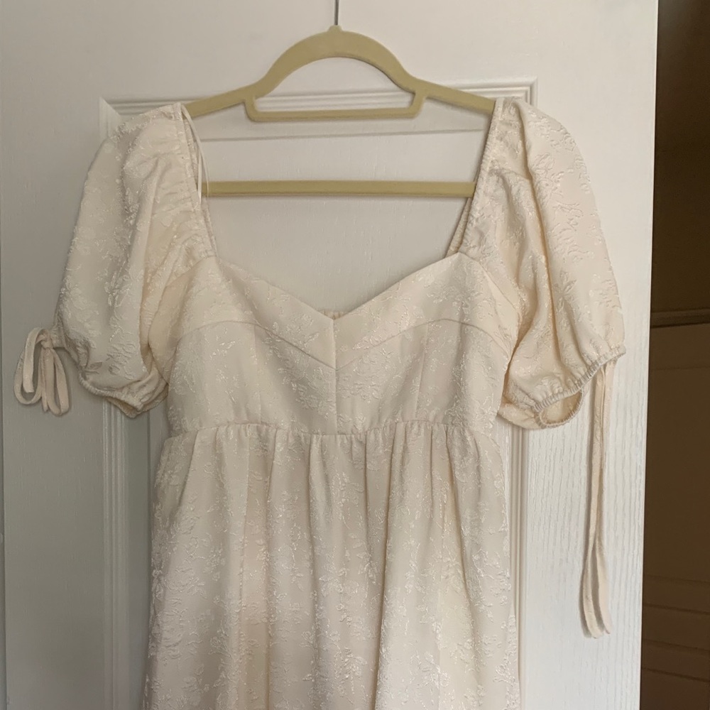 The pants store embroidered dress with puffy sleeves Small